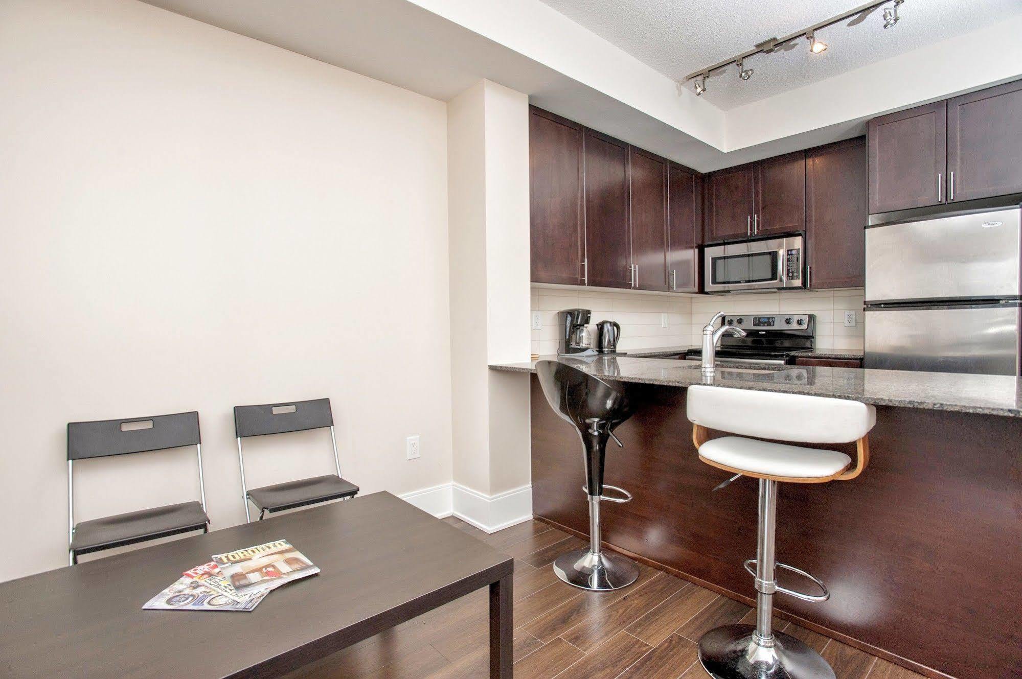 Life Suites Luxury Downtown Condos Toronto Exterior foto