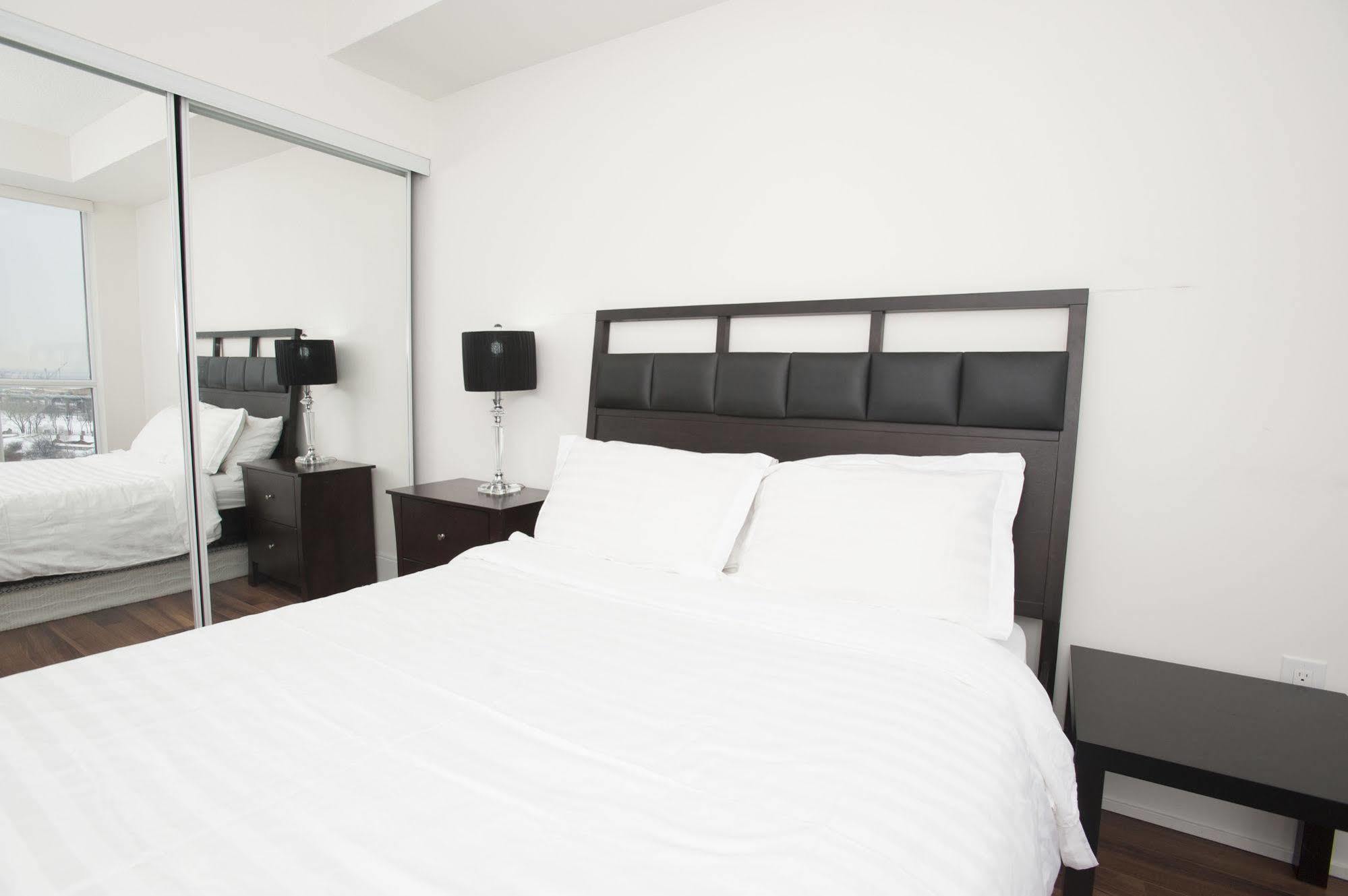 Life Suites Luxury Downtown Condos Toronto Exterior foto